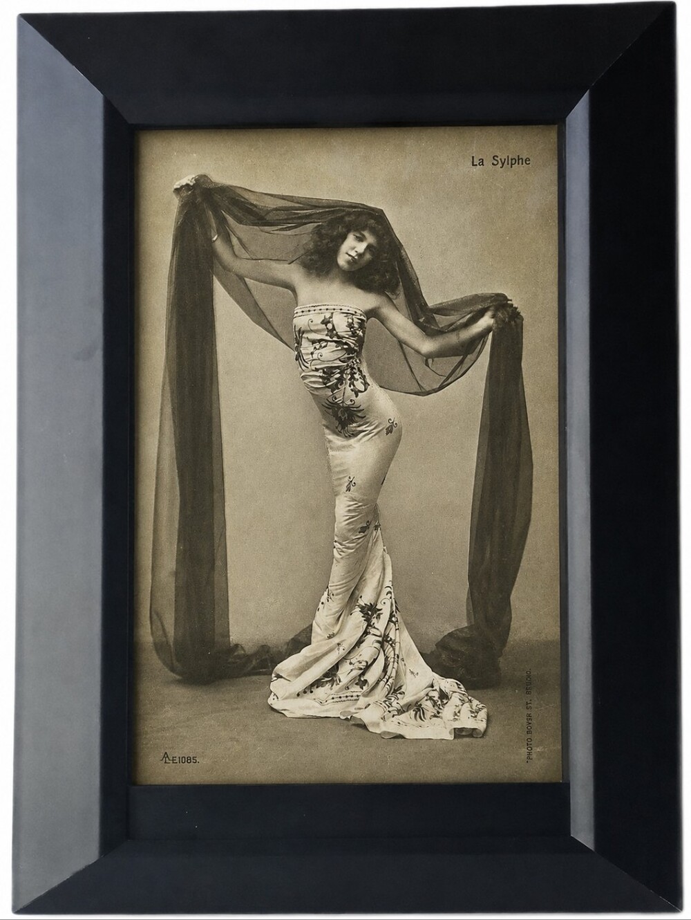 Vintage Victorian Woman Fashion beauty antique framed photo print unique Frame